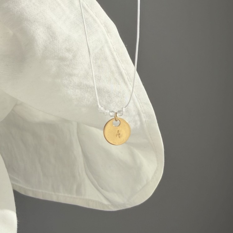 Bransoletka na sznurku personalizowana TWOJA LITERKA kamienie biały