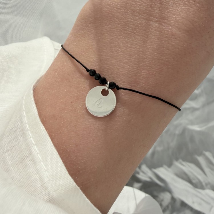 Bransoletka na sznurku personalizowana TWOJA LITERKA kamienie czarny