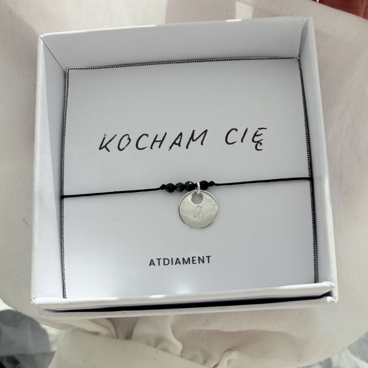 Bransoletka na sznurku personalizowana TWOJA LITERKA kamienie czarny