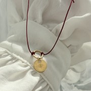 Bransoletka na sznurku personalizowana TWOJA LITERKA  czerwony