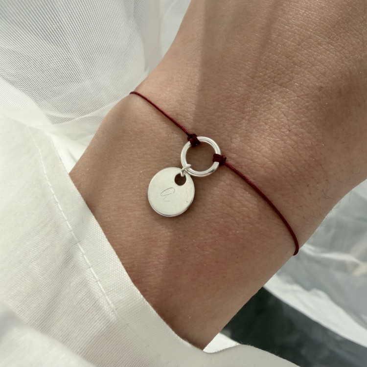 Bransoletka na sznurku personalizowana TWOJA LITERKA  czerwony