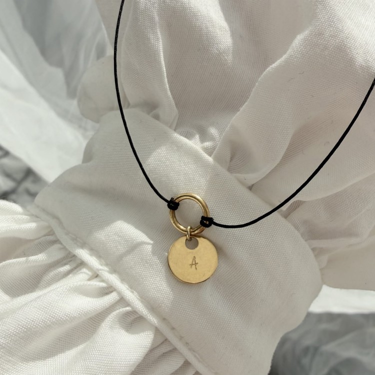 Bransoletka na sznurku personalizowana TWOJA LITERKA  czarny