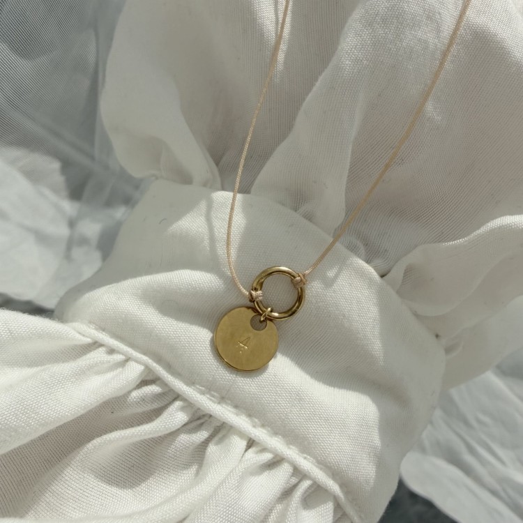 Bransoletka na sznurku personalizowana TWOJA LITERKA  beżowy