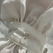 Bransoletka na sznurku personalizowana TWOJA LITERKA  biały