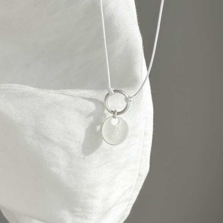 Bransoletka na sznurku personalizowana TWOJA LITERKA  biały