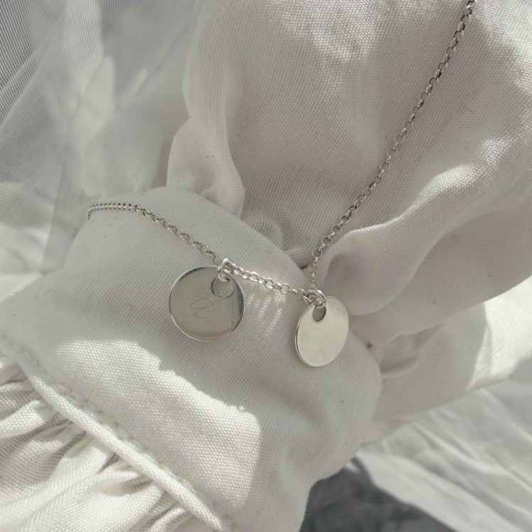 Personalizowana bransoletka z literką – 2 blaszki 8 mm