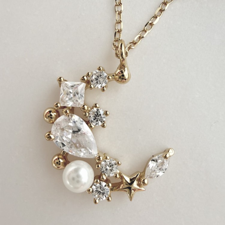 Srebrny pozłacany naszyjnik księżyc z cyrkoniami