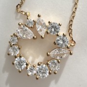 Srebrny pozłacany naszyjnik koło z cyrkoniami RÓŻA