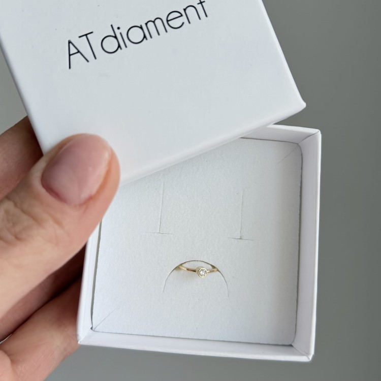 Złoty" 585" pierścionek dla dziecka – wyjątkowy prezent na lata 0,05ct