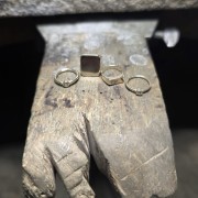 Złoty" 585" pierścionek dla dziecka – wyjątkowy prezent na lata 0,05ct