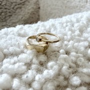 Złoty" 585" pierścionek dla dziecka – wyjątkowy prezent na lata 0,05ct