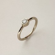 Złoty" 585" pierścionek dla dziecka – wyjątkowy prezent na lata 0,08ct