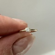 Złoty" 585" pierścionek dla dziecka – wyjątkowy prezent na lata 0,08ct