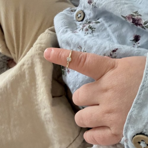 Złoty" 585" pierścionek dla dziecka – wyjątkowy prezent na lata 0,08ct