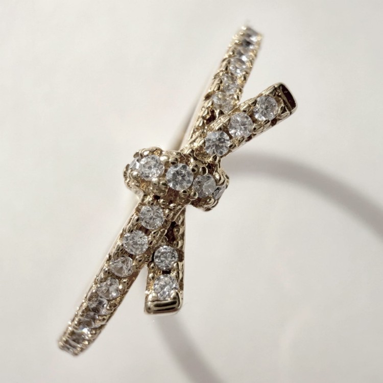 Srebrny pozłacany pierścionek z cyrkoniami KOKARDKA