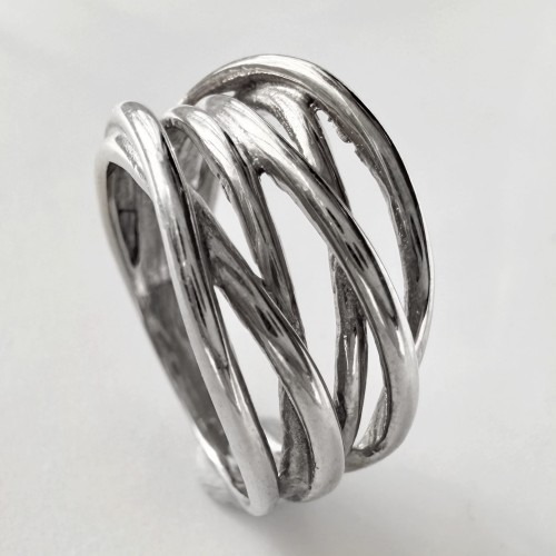 Srebrny pierścionek zjawiskowy