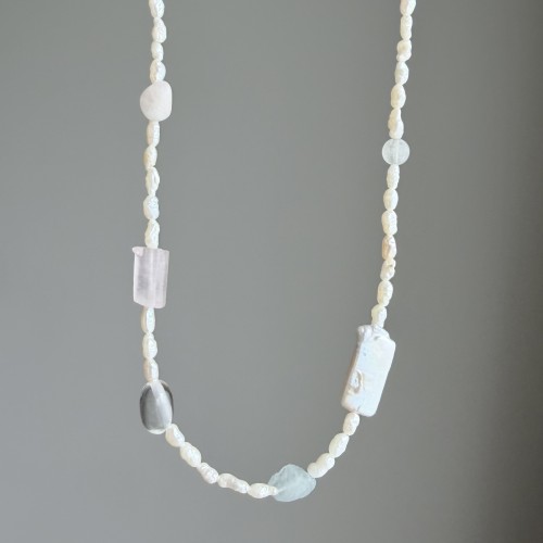 Naszyjnik  z naturalnych pereł i kamienie naturalnych