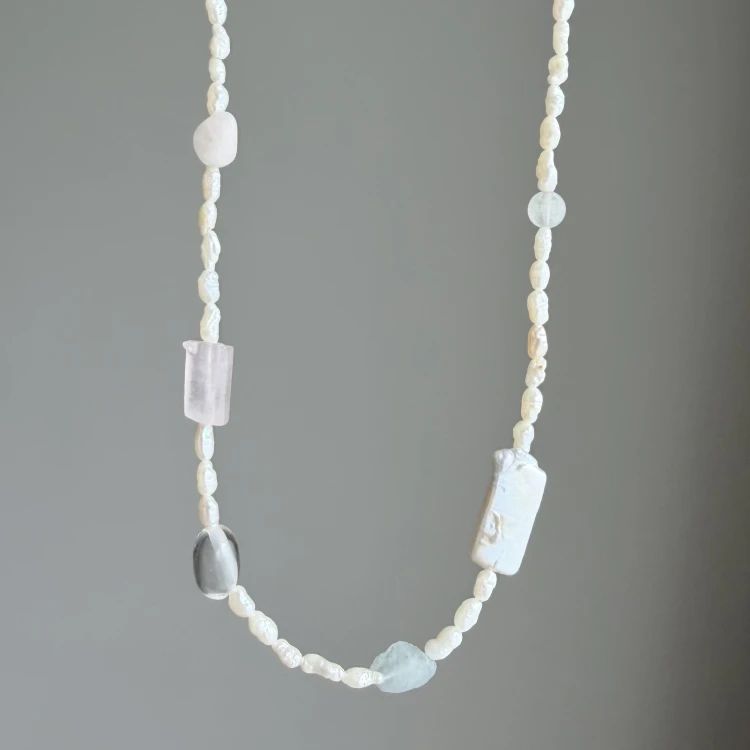 Naszyjnik  z naturalnych pereł i kamienie naturalnych