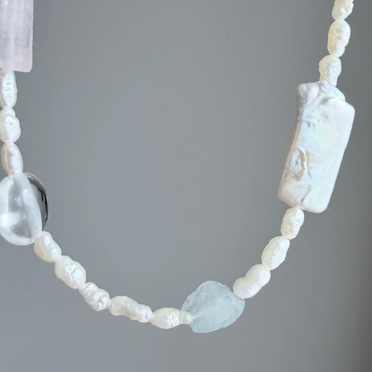 Naszyjnik  z naturalnych pereł i kamienie naturalnych