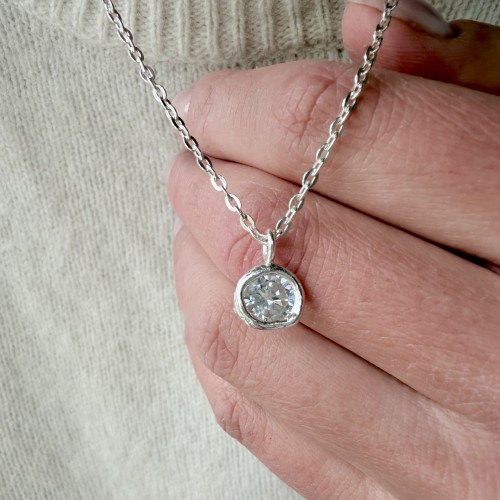 Srebrny naszyjnik z cyrkonią PŁYNNE SREBRO