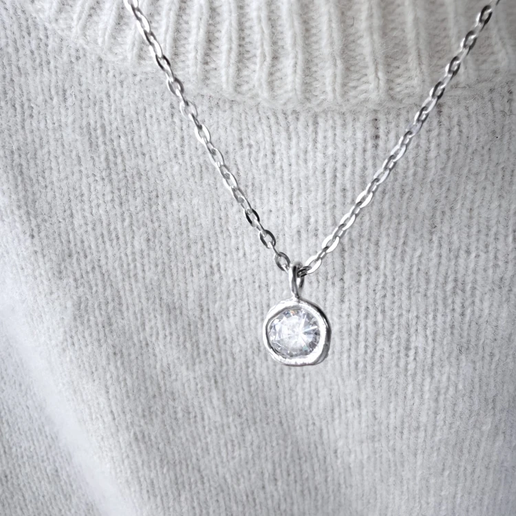 Srebrny naszyjnik z cyrkonią PŁYNNE SREBRO