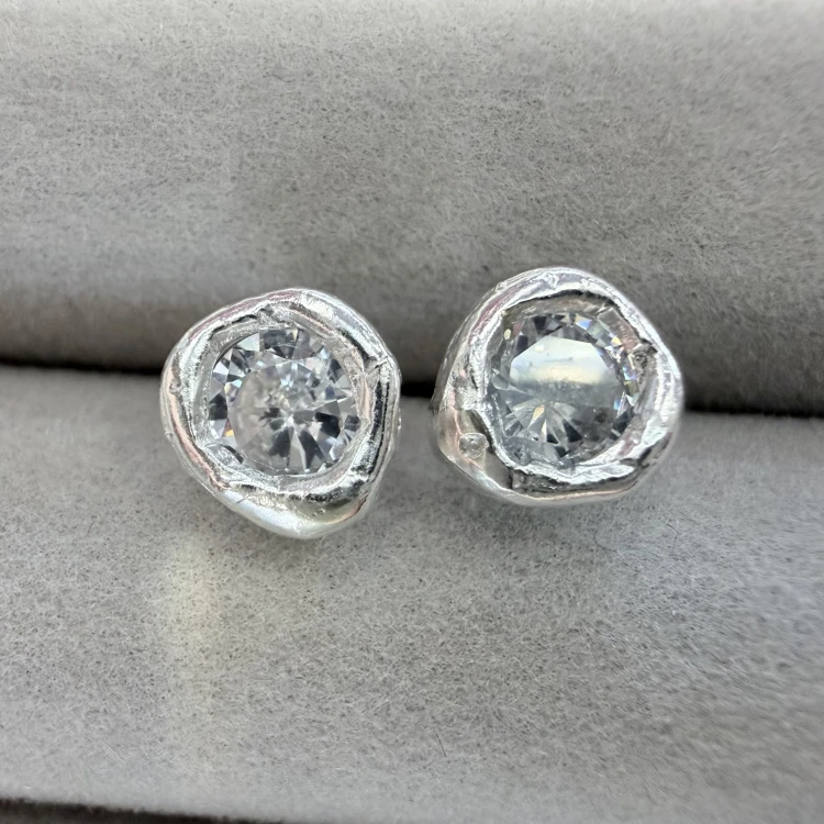 Srebrne kolczyki z cyrkoniami PŁYNNE SREBRO