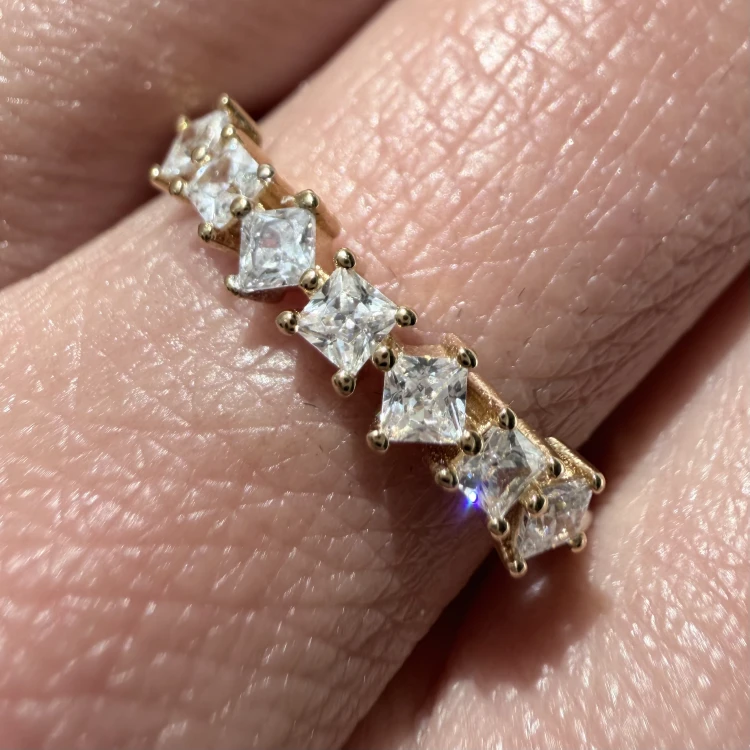 Srebrny pozłacany pierścionek z cyrkoniami BŁOGOŚĆ