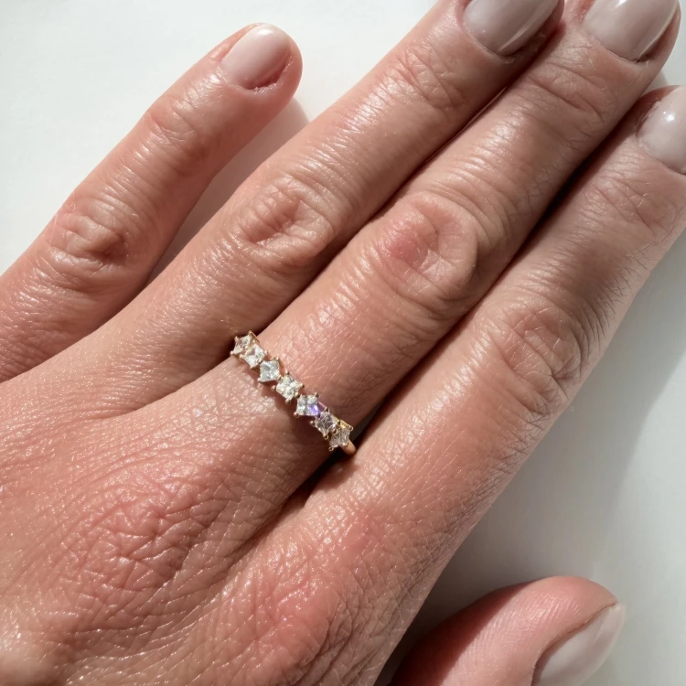 Srebrny pozłacany pierścionek z cyrkoniami BŁOGOŚĆ