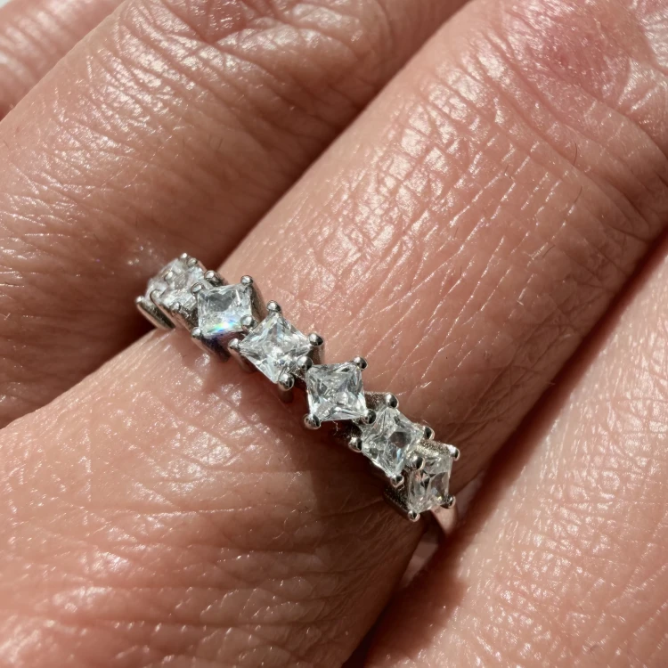 Srebrny pierścionek z cyrkoniami BŁOGOŚĆ