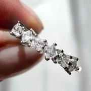 Srebrny pierścionek z cyrkoniami BŁOGOŚĆ