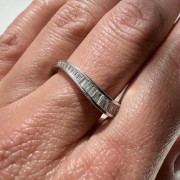 Srebrny pierścionek z cyrkoniami FORMA no. 2