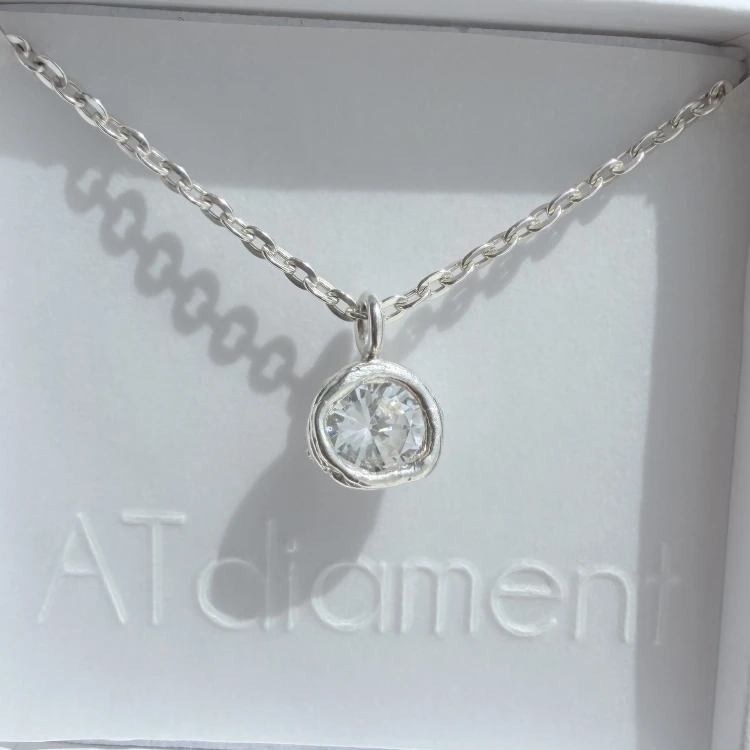 Srebrny  naszyjnik z cyrkonią PŁYNNE SREBRO