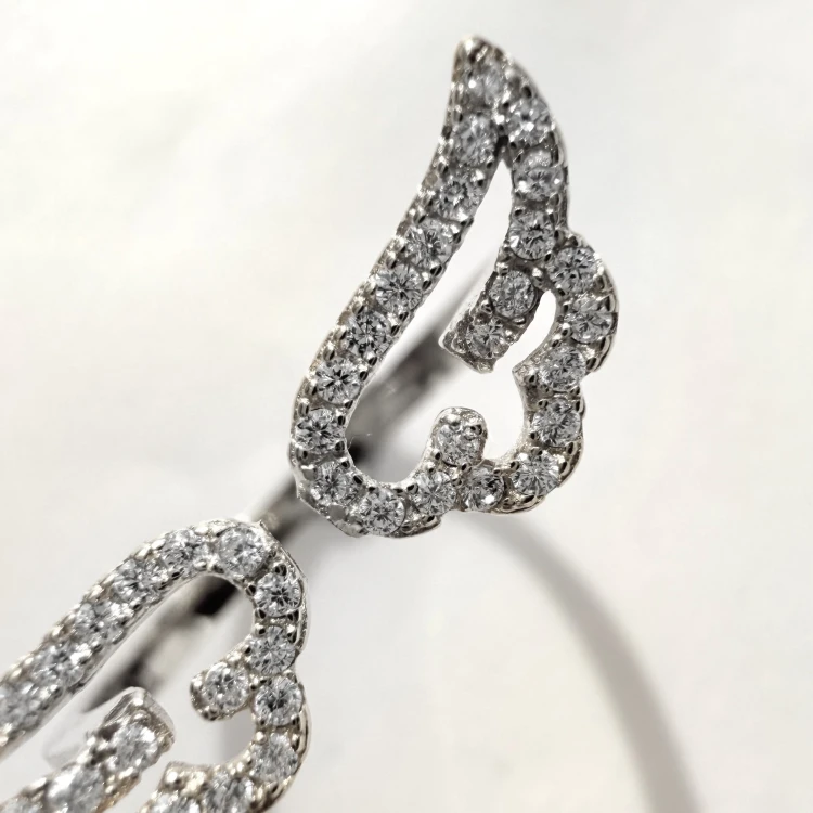 Srebrny  pierścionek skrzydła z cyrkoniami