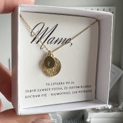 Personalizowany naszyjnik z literką – blaszka 8 mm i fakturowaną blaszką