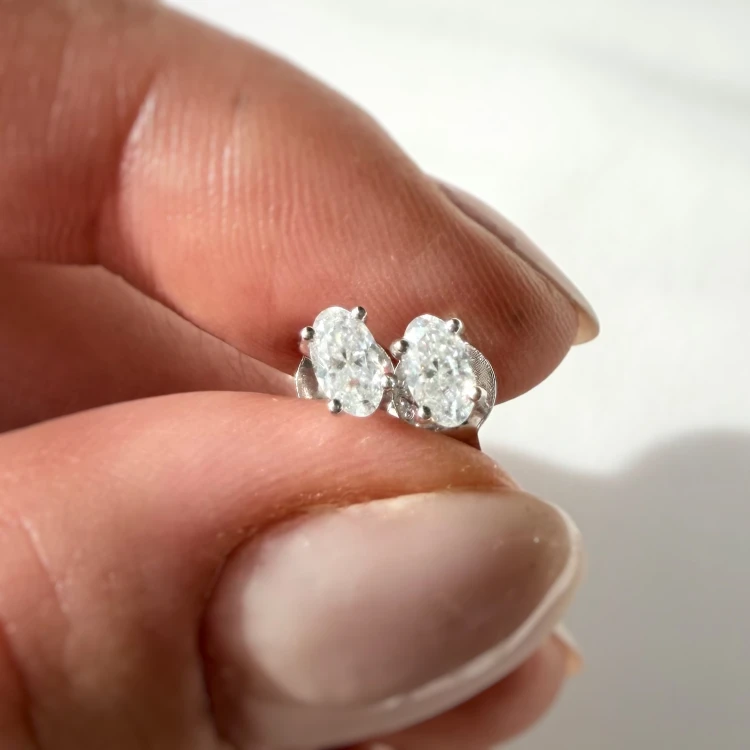 Kolczyki INES z owalnymi moissanitami 0,60 ct – srebro 925