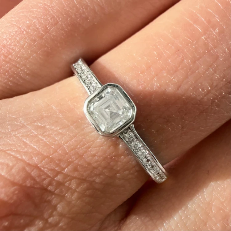 Pierścionek CLEO z kwadratowym moissanitem 0,40 ct – srebro 925