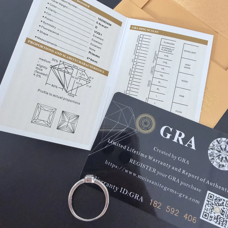 Pierścionek CLEO z kwadratowym moissanitem 0,40 ct – srebro 925 pozłacane 24K