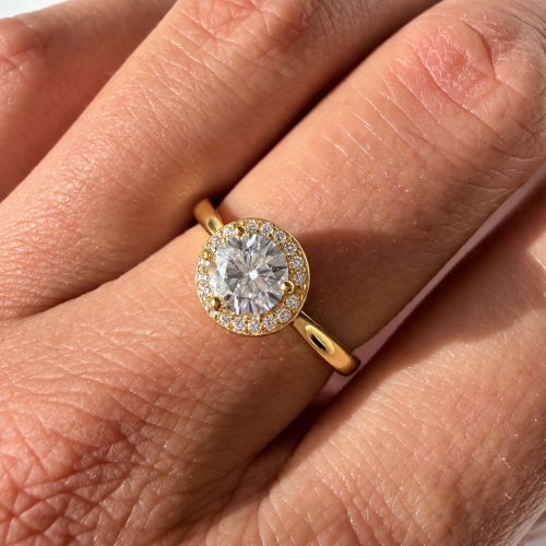 Pierścionek VERA z moissanitem 0,70 ct – srebro 925 pozłacane 24k