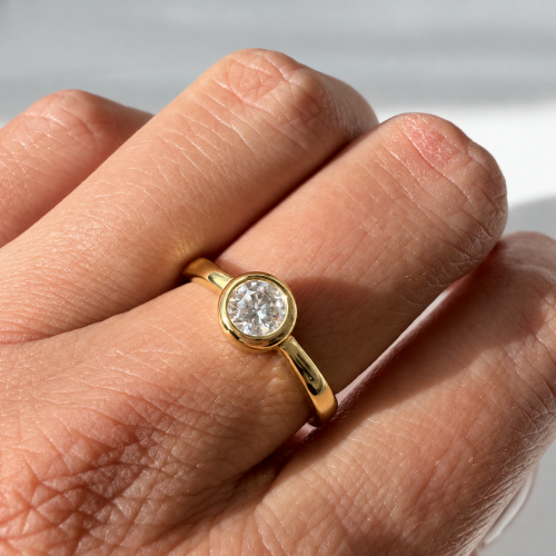 Pierścionek THEA z moissanitem 0,50 ct – srebro 925 pozłacane 24K