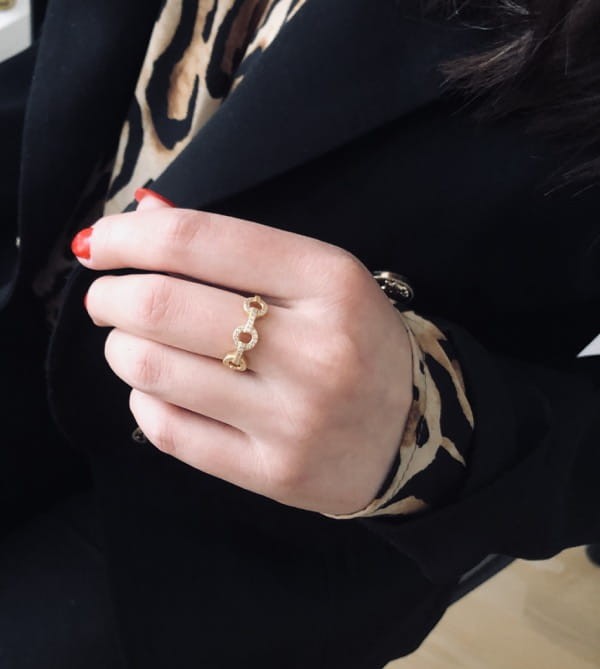 Srebrny pozłacany pierścionek trzy koła z cyrkoniami