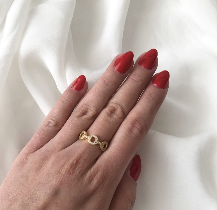 Srebrny pozłacany pierścionek trzy koła z cyrkoniami