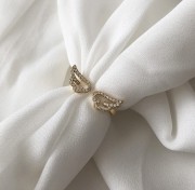 Srebrny pozłacany pierścionek skrzydła z cyrkoniami