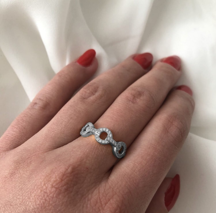 Srebrny pierścionek trzy koła z cyrkoniami