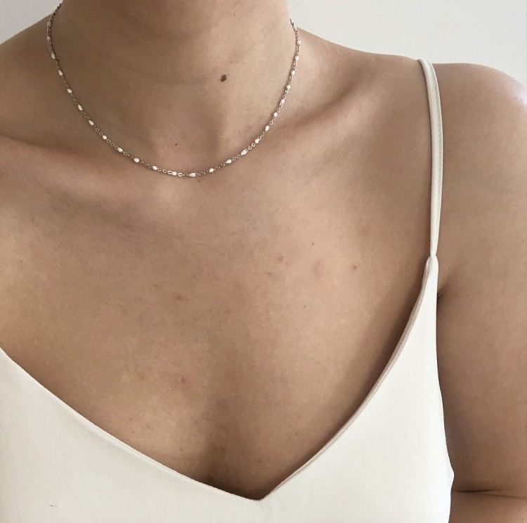 Srebrny naszyjnik choker z białą emalią