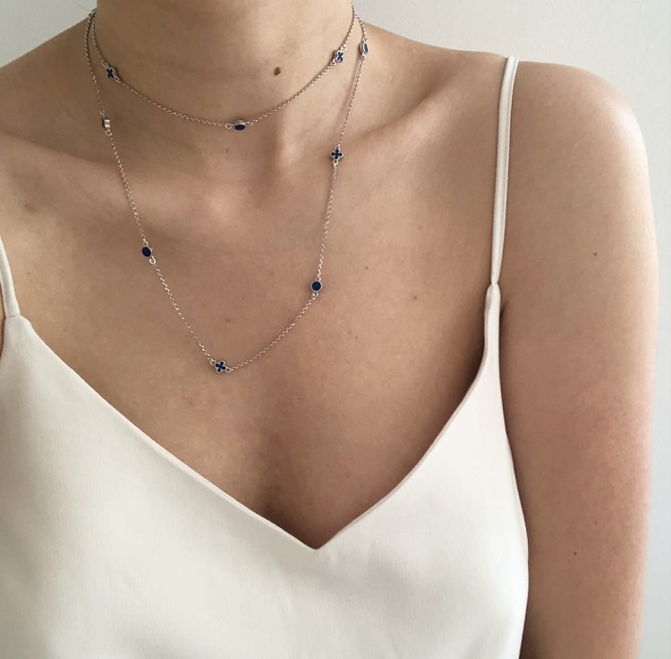 Srebrny naszyjnik długi koło i koniczyna z granatową emalia