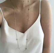 Srebrny naszyjnik długi koło i koniczyna z niebieską emalią