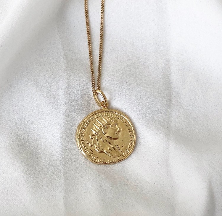 Srebrny pozłacany naszyjnik długi z monetą