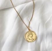 Srebrny pozłacany naszyjnik długi z monetą