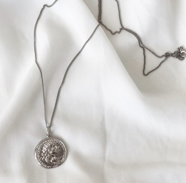 Srebrny naszyjnik długi z monetą