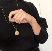 Srebrny pozłacany naszyjnik długi z monetą